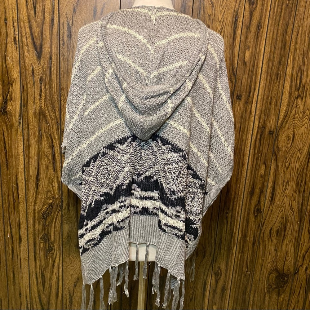 One world Sweater in gray - Picture 5 of 10